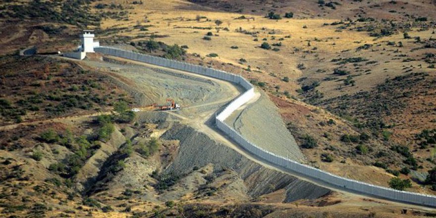 Sınırdaki duvarda yarıya yaklaşıldı