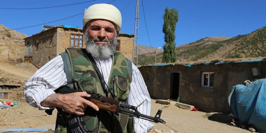 Gece nöbette gündüz camide!