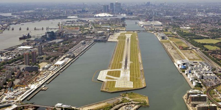 Londra'da 'kimyasal' alarm! Havalimanı tahliye edildi