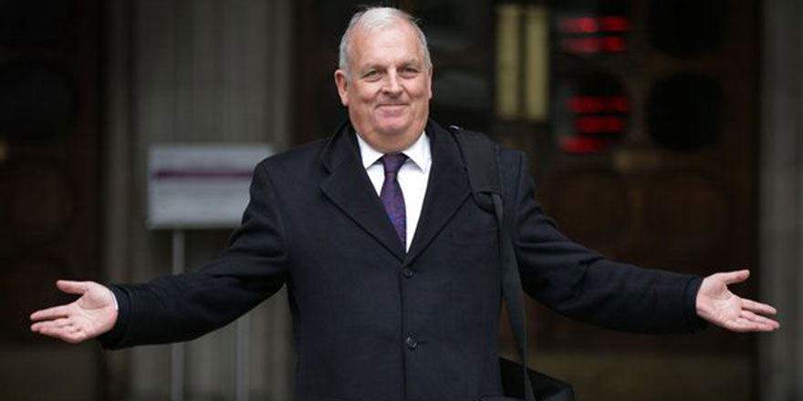 İngiltere'de başörtüsü üzerinde düşmanca niyetler