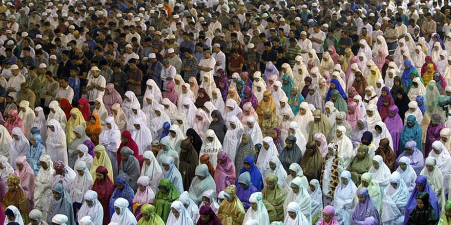 50 bin genç bir milyar salavat ile rekor kırdı