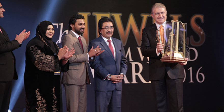 İslam Dünyasının En İyileri ödülünü alan ilk Türk: Dr. Mustafa Aydın