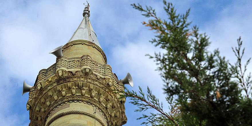 Cami minaresini hatıra olarak götürmüşler