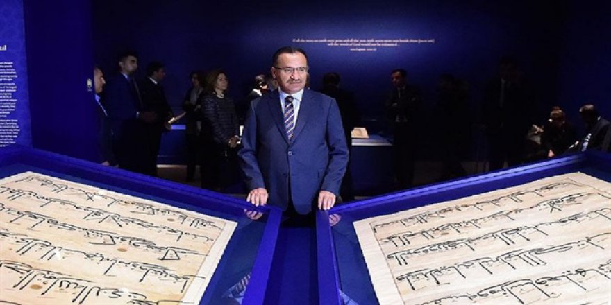 Bozdağ Kur'an-ı Kerim sergisini ziyaret etti