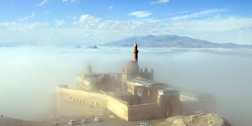 İshak Paşa Sarayı'nı hiç böyle gördünüz mü?