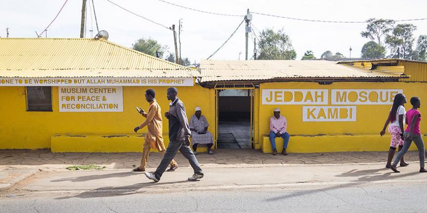 Kenya'da bazı cami ve kiliseler sarıya boyandı