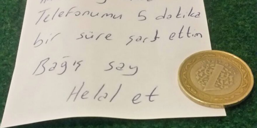 Camide telefonunu şarj etti, 'helallik' isteyen not ve 1 lira bıraktı