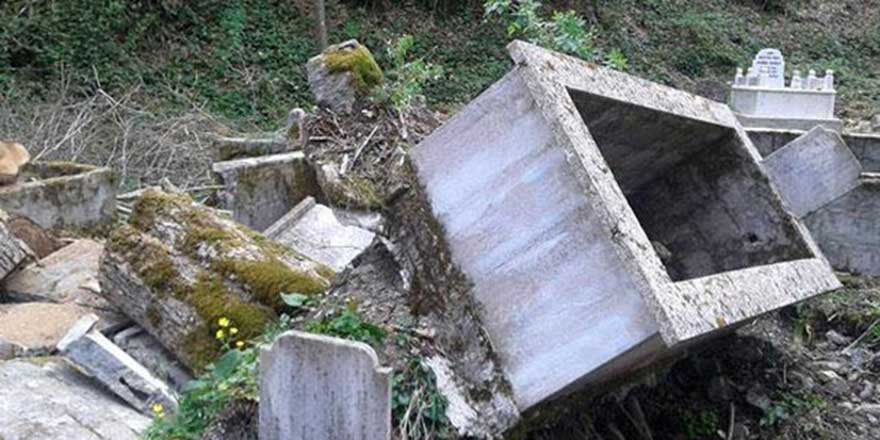 İşgalci İsrail polisi Müslüman mezarlığındaki şehit mezarlarını kırdı