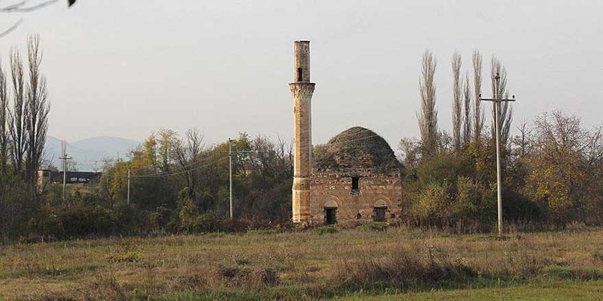 Bu cami 100 yıldır ezana hasret