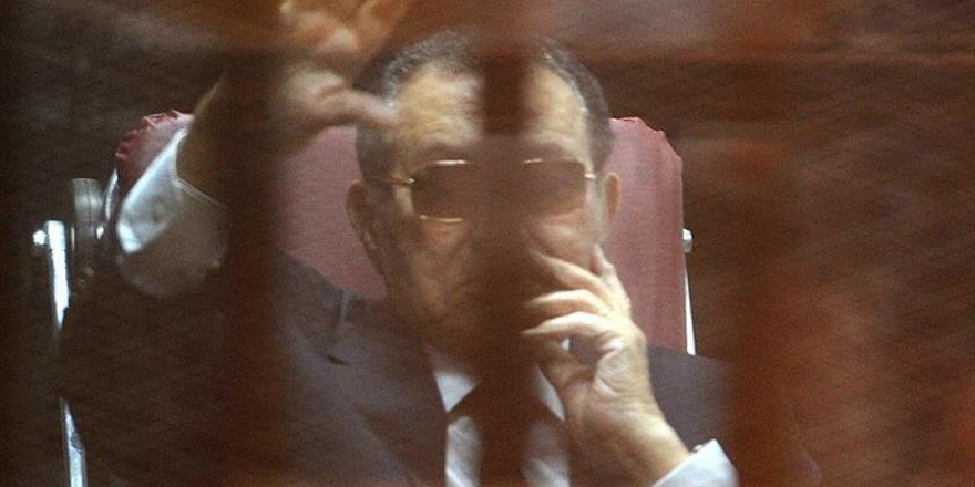 Mübarek'in yargılandığı davada erteleme