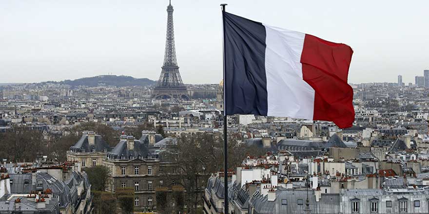 Fransa, 'dinsiz eğitim'i terk etmeye başladı