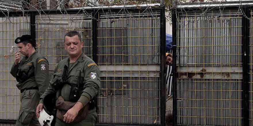 Aşırı sağcı grup Atina'daki cami alanını işgal etti