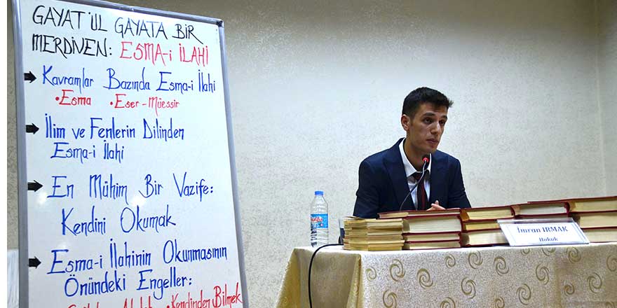 Üniversiteli gençlerin Esma-i Hüsna semineri