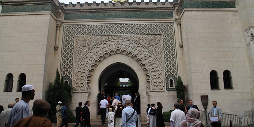 Fransa'da cami krizi büyüyor