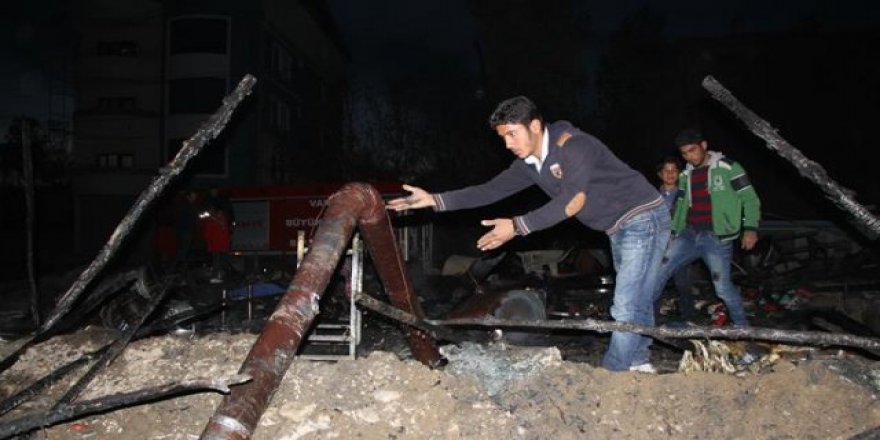 Suriyeli sığınmacıların kaldığı çadırlar yandı