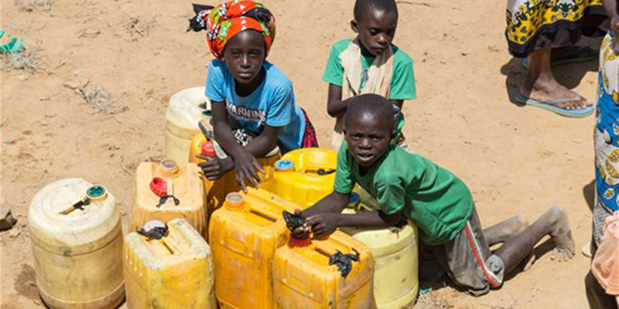 Kenya'da 300 bin kişi bir yudum su bekliyor