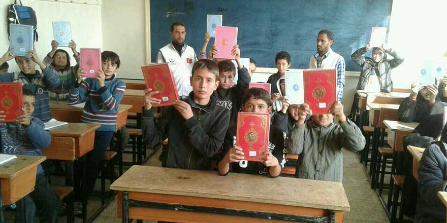 DEAŞ'tan kurtarılan çocuklara Kur'an-ı Kerim hediyesi