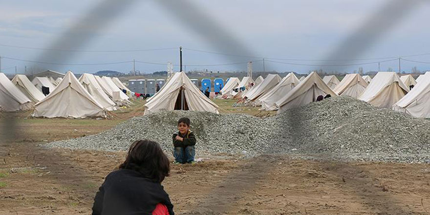 Kamplardaki Suriyeliler ilk iftarlarını yaptı