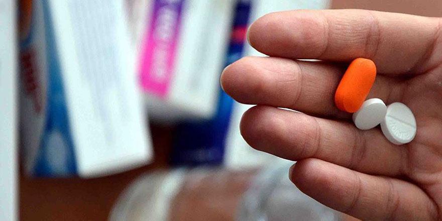 'Bilinçsiz antibiyotik kullanımı koronavirüsü ağırlaştırabilir'