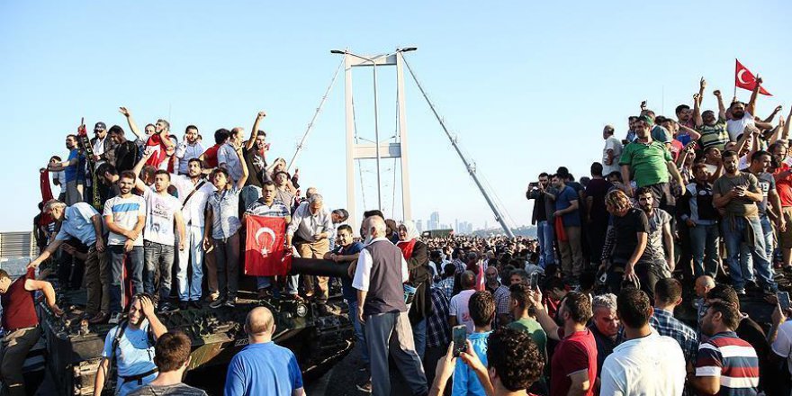 Türkiye'nin demokrasiye bağlılığını 15 Temmuz'da gördük