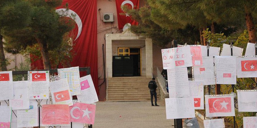 Derikli öğretmenler, Şehit Kaymakam Safitürk'ü andı