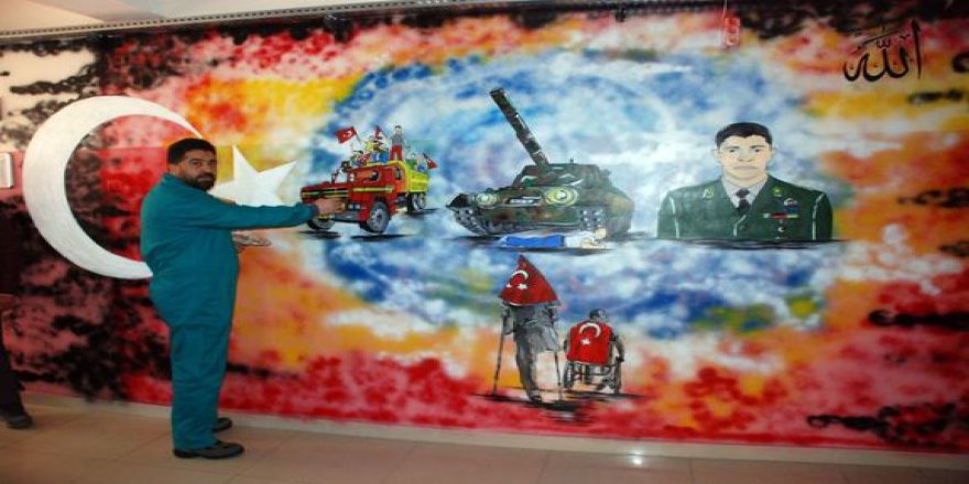 15 Temmuz'u okul duvarlarına resmetti