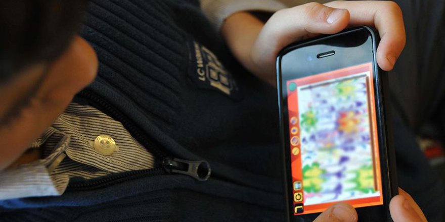 'Kendini yalnız hisseden öğrenci 'telefon bağımlısı' oluyor'