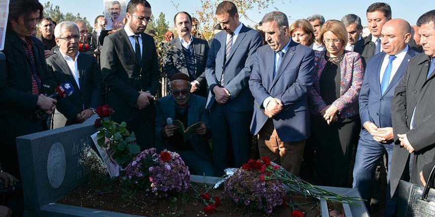 Tahir Elçi mezarı başında anıldı