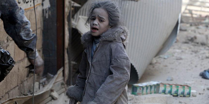 Halep'te siviller rejim bombardımanından kaçıyor