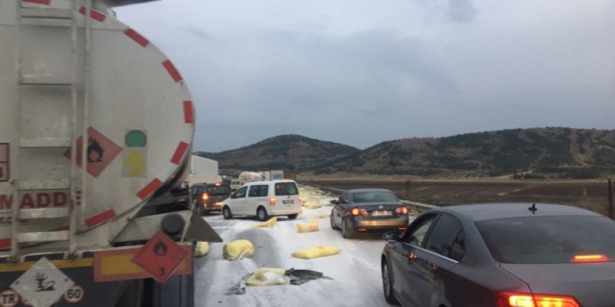 Yağmur kazaları da beraberinde getirdi