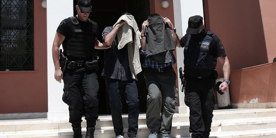 Yunanistan darbeci askerlerin iadesini reddetti