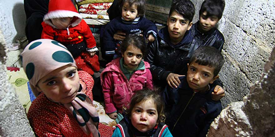 11 kişilik Suriyeli aileyi odunlukta buldum