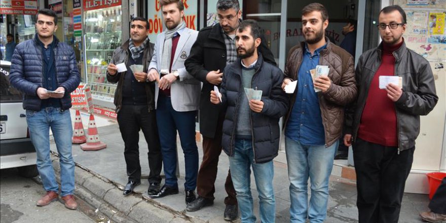 Batman'da Türk lirasına destek kampanyası