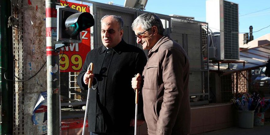 Engelliler için trafik ışıklarında Türkçe ve Kürtçe sesli uyarı