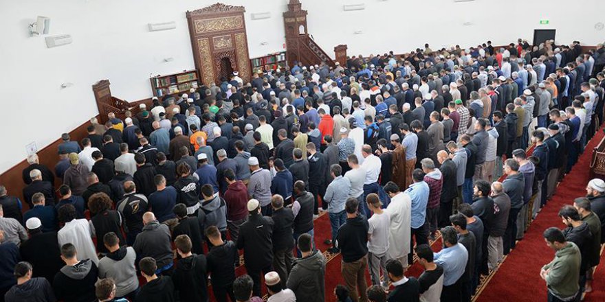 Şehitler için gıyabi cenaze namazı