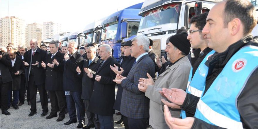 Halep'e giden yardım tırları dualarla uğurlandı
