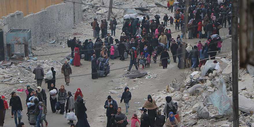 Suriyeliler Halep'te yaşananlara tepki gösterdi