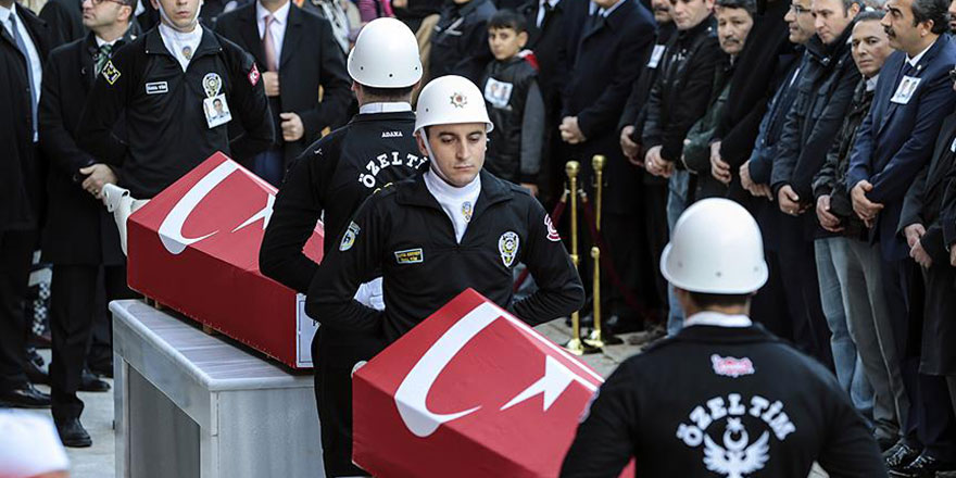 Şehit polisler memleketlerinde dualarla uğurlanıyor