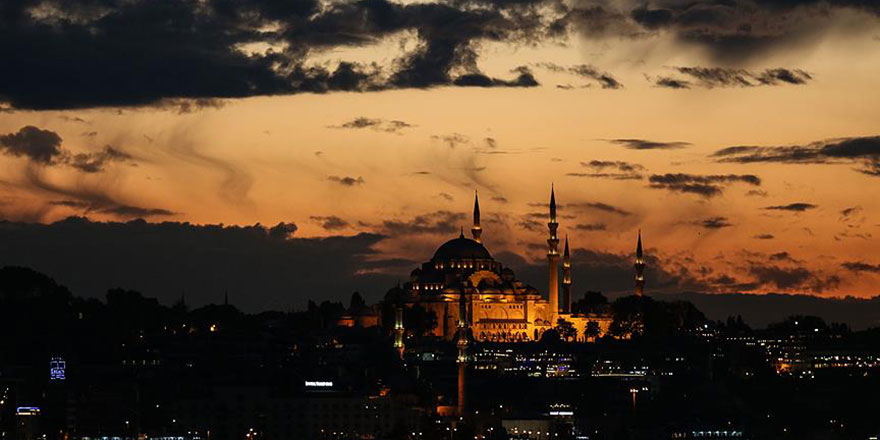 Camilere standart getiriliyor: Kadın, çocuk...