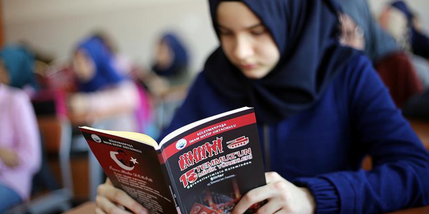 İmam Hatip öğrencilerinin '15 Temmuz' çalışmaları kitaplaştırıldı
