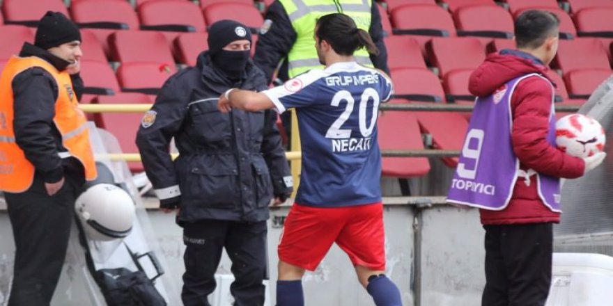 Bolusporlu futbolcu golü atıp polise koştu!