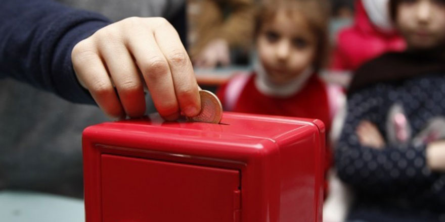 Suriyeli çocuklar 'Sanki yedim' diyerek Halep'e yardım topladı