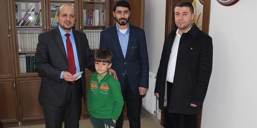 Doğum günü harcamalarını Halep'e bağışladı