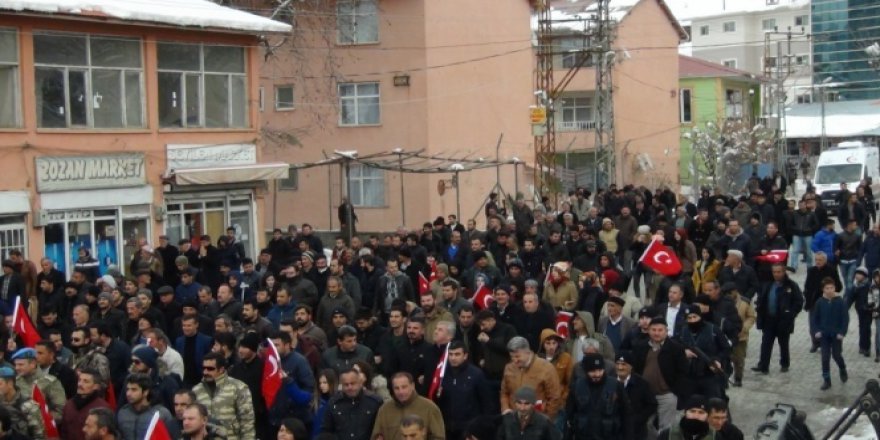 Çukurca’da ’teröre lanet’ yürüyüşü