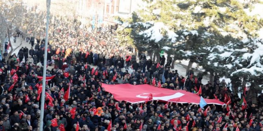 -15 derecede 5 bin kişi sokağa döküldü!