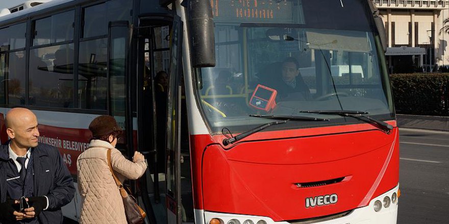 İzmir'de emeklilerden ulaşım zammına tepki