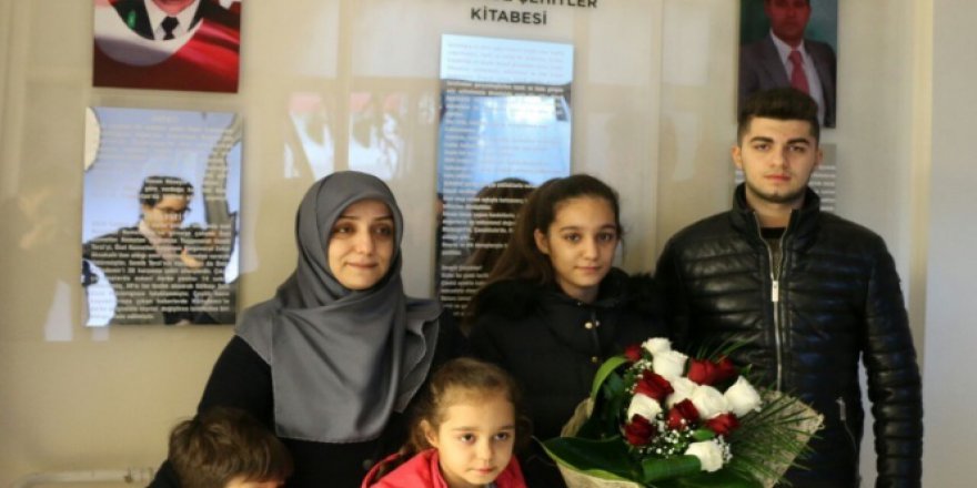 15 Temmuz şehidinin kızından ağlatan şiir