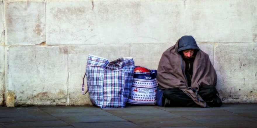 Müslüman gençlerden evsizlere yardım