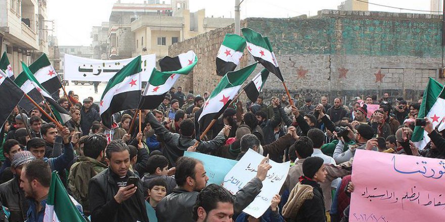 Suriye'de cuma namazı sonrası Esed protesto edildi