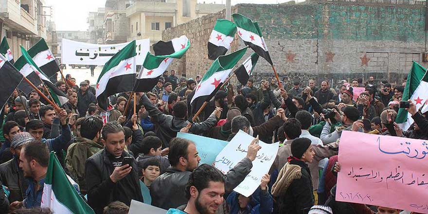 Suriye'de namaz sonrası Esed protesto edildi